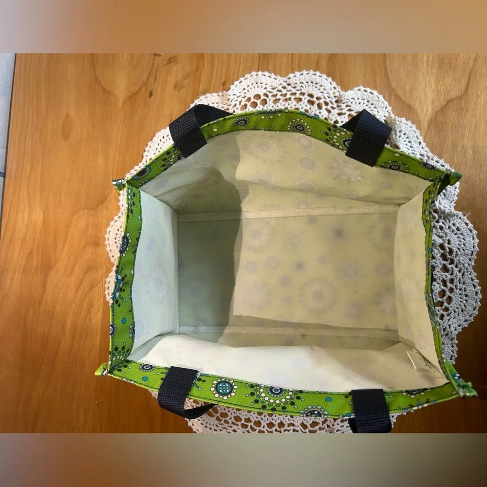 Vibrant Green Thirty-one Tote with Black Mesh Pockets